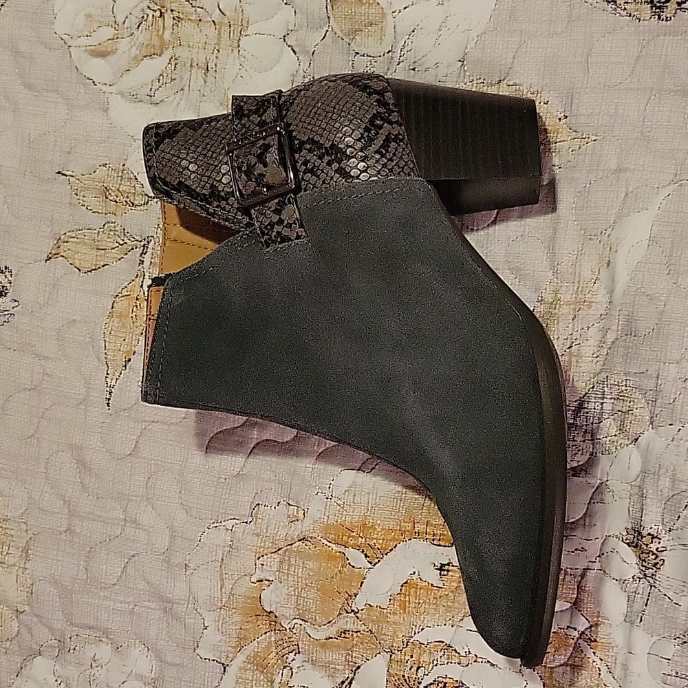 NEW Vionic Booties